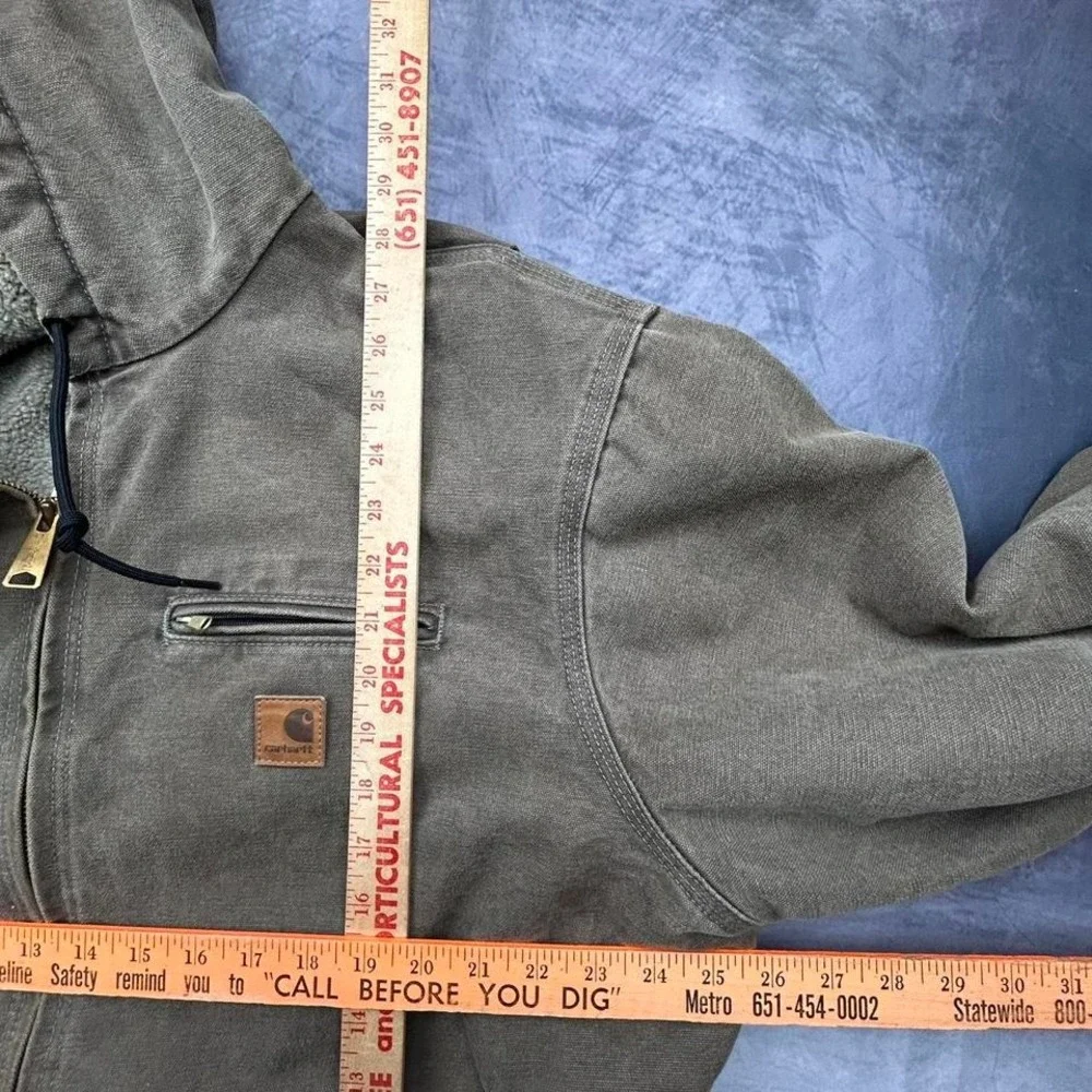 faded brown olive green insulated fleeced Carhartt jacket winter‎ workwear